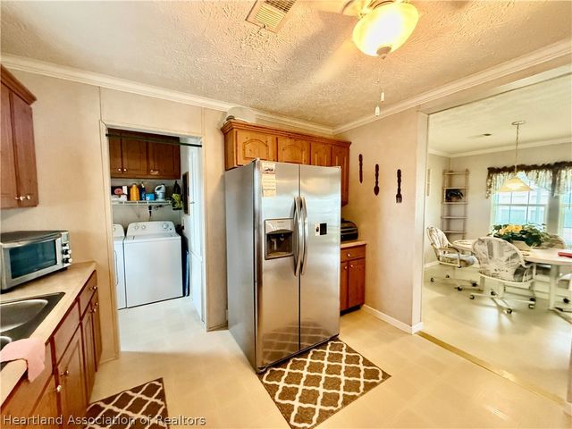 21 Venetian Parkway, Lake Placid, FL 33852