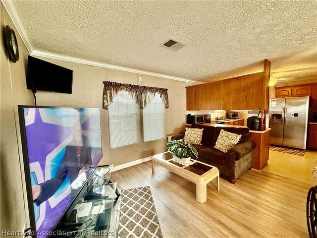 21 Venetian Parkway, Lake Placid, FL 33852