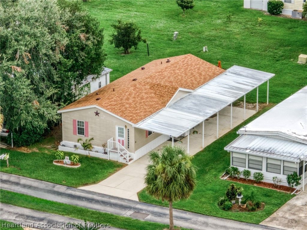 21 Venetian Parkway, Lake Placid, FL 33852