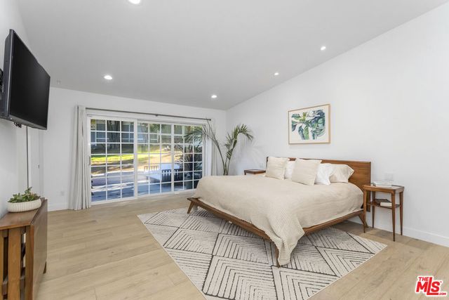 23826 Burbank Boulevard, Woodland Hills, CA 91367