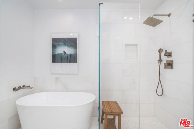 23826 Burbank Boulevard, Woodland Hills, CA 91367