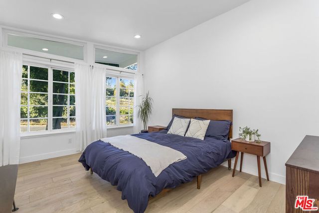 23826 Burbank Boulevard, Woodland Hills, CA 91367