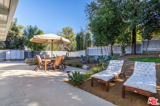 23826 Burbank Boulevard, Woodland Hills, CA 91367