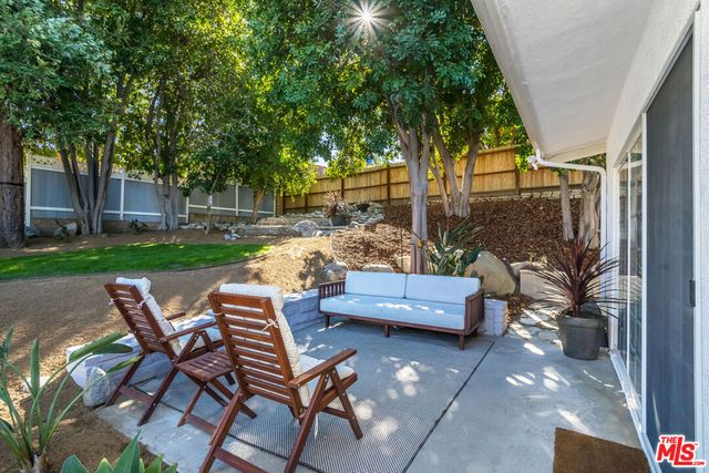 23826 Burbank Boulevard, Woodland Hills, CA 91367