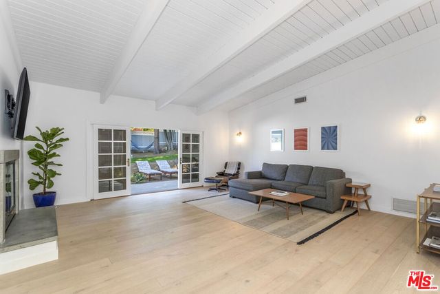 23826 Burbank Boulevard, Woodland Hills, CA 91367