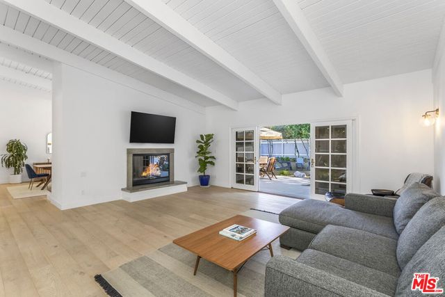 23826 Burbank Boulevard, Woodland Hills, CA 91367