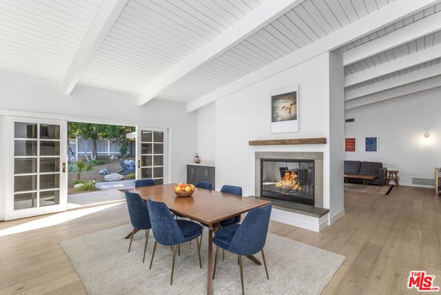 23826 Burbank Boulevard, Woodland Hills, CA 91367