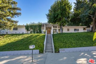 23826 Burbank Boulevard, Woodland Hills, CA 91367