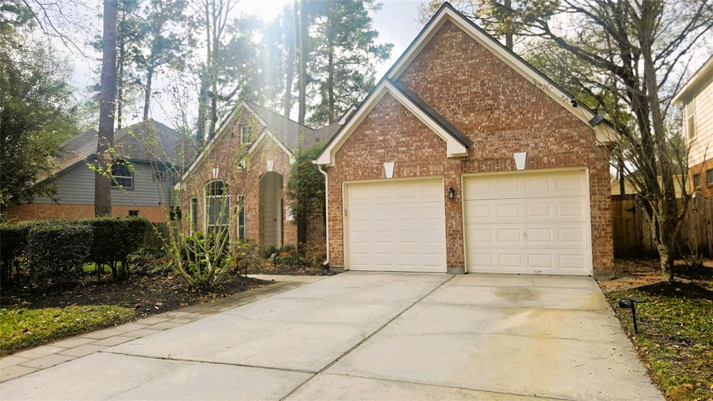 95 S Dreamweaver Circle, The Woodlands, TX 77380