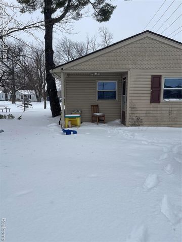 1160 La Salle Avenue, Waterford, MI 48328