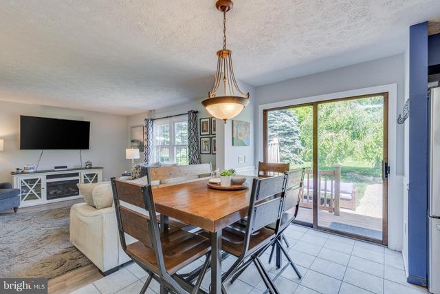 12 N HOCKEY DR, Columbus, NJ 08022