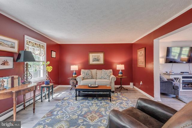 12 N HOCKEY DR, Columbus, NJ 08022