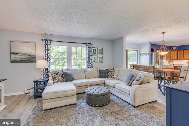 12 N HOCKEY DR, Columbus, NJ 08022