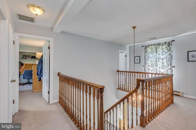12 N HOCKEY DR, Columbus, NJ 08022