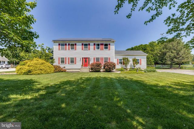 12 N HOCKEY DR, Columbus, NJ 08022