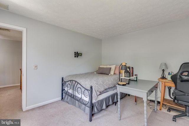 12 N HOCKEY DR, Columbus, NJ 08022