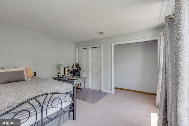 12 N HOCKEY DR, Columbus, NJ 08022