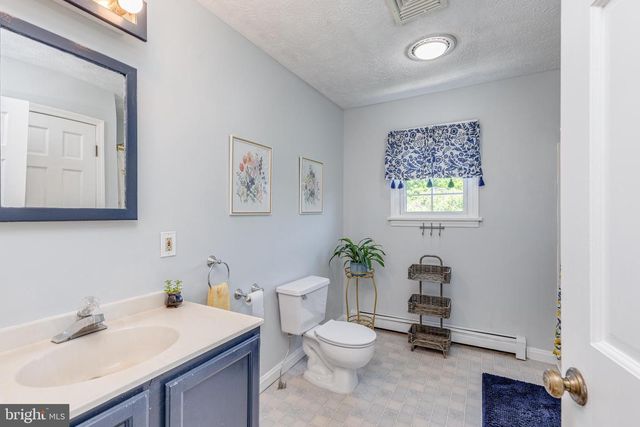 12 N HOCKEY DR, Columbus, NJ 08022