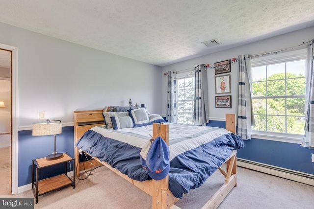 12 N HOCKEY DR, Columbus, NJ 08022