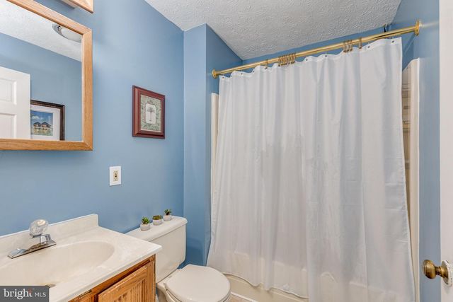 12 N HOCKEY DR, Columbus, NJ 08022