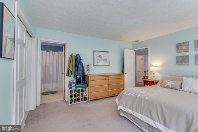 12 N HOCKEY DR, Columbus, NJ 08022
