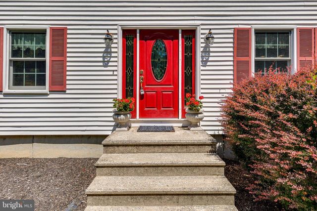 12 N HOCKEY DR, Columbus, NJ 08022