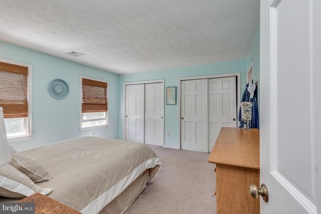 12 N HOCKEY DR, Columbus, NJ 08022