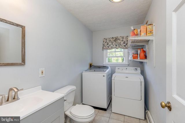 12 N HOCKEY DR, Columbus, NJ 08022