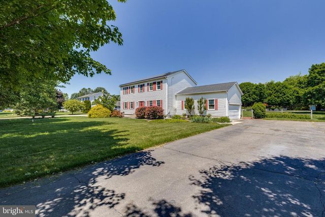 12 N HOCKEY DR, Columbus, NJ 08022