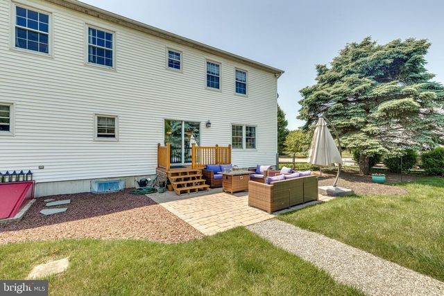 12 N HOCKEY DR, Columbus, NJ 08022