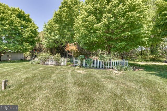 12 N HOCKEY DR, Columbus, NJ 08022