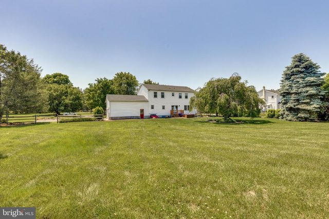 12 N HOCKEY DR, Columbus, NJ 08022