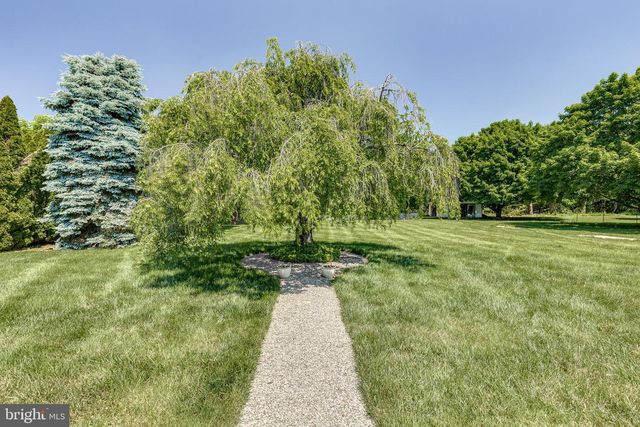 12 N HOCKEY DR, Columbus, NJ 08022