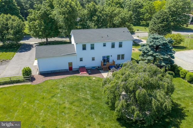 12 N HOCKEY DR, Columbus, NJ 08022