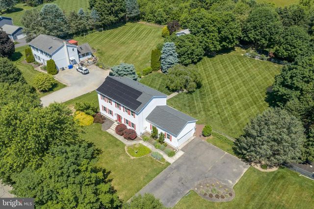 12 N HOCKEY DR, Columbus, NJ 08022