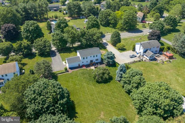 12 N HOCKEY DR, Columbus, NJ 08022