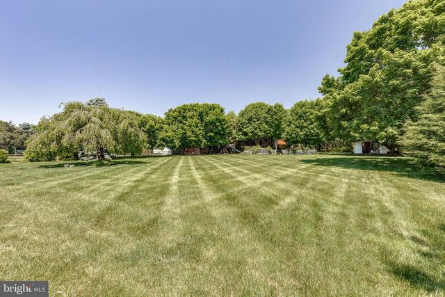 12 N HOCKEY DR, Columbus, NJ 08022
