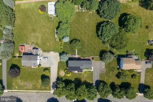 12 N HOCKEY DR, Columbus, NJ 08022