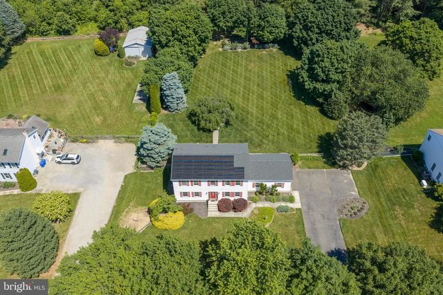 12 N HOCKEY DR, Columbus, NJ 08022