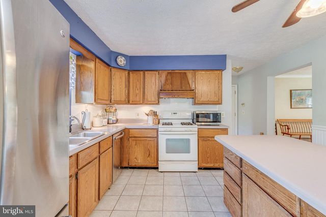 12 N HOCKEY DR, Columbus, NJ 08022