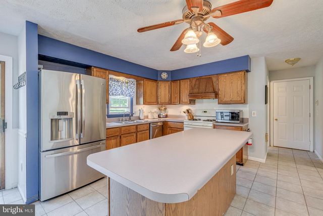 12 N HOCKEY DR, Columbus, NJ 08022