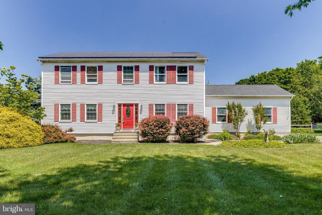 12 N HOCKEY DR, Columbus, NJ 08022