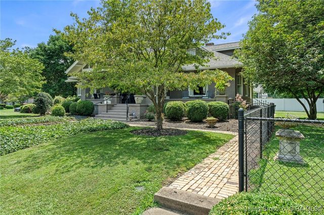 140 E High Street, Jeffersonville, IN 47130