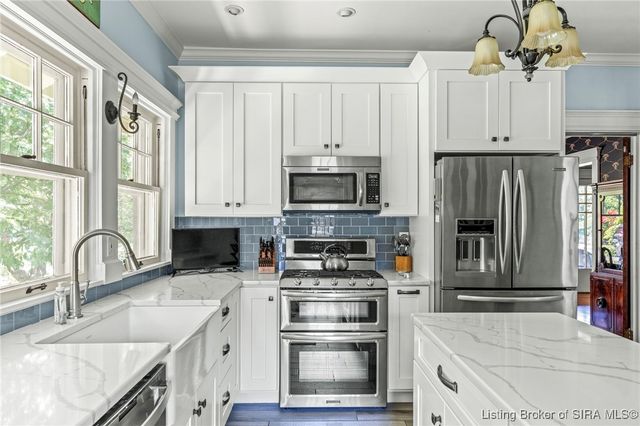 140 E High Street, Jeffersonville, IN 47130