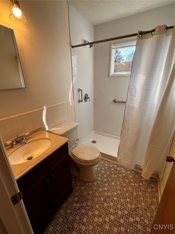 202 Stephen Dr, Utica, NY 13502