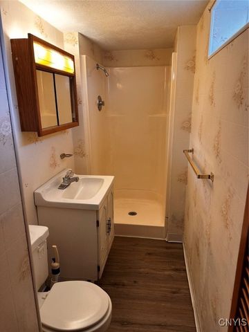 202 Stephen Dr, Utica, NY 13502