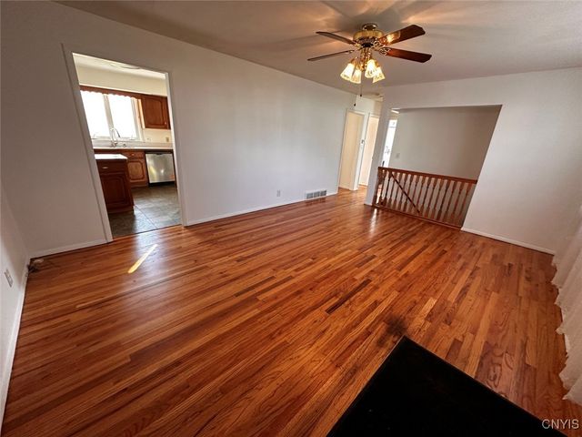 202 Stephen Dr, Utica, NY 13502