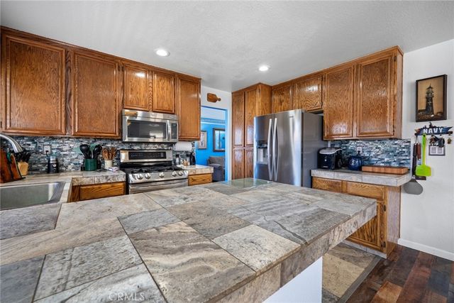 2031 Lagoon Court, Hemet, CA 92545