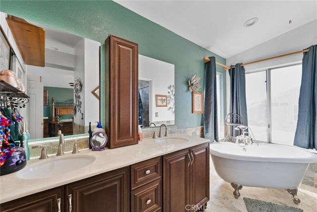 2031 Lagoon Court, Hemet, CA 92545