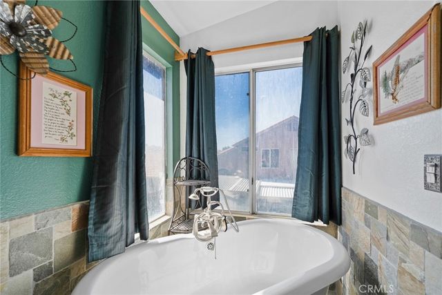 2031 Lagoon Court, Hemet, CA 92545